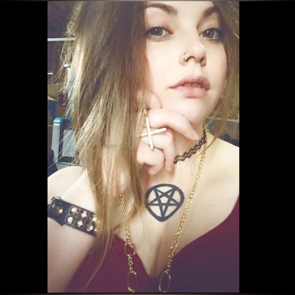 Meet your Posher, Kayla - Picture 5 of 12